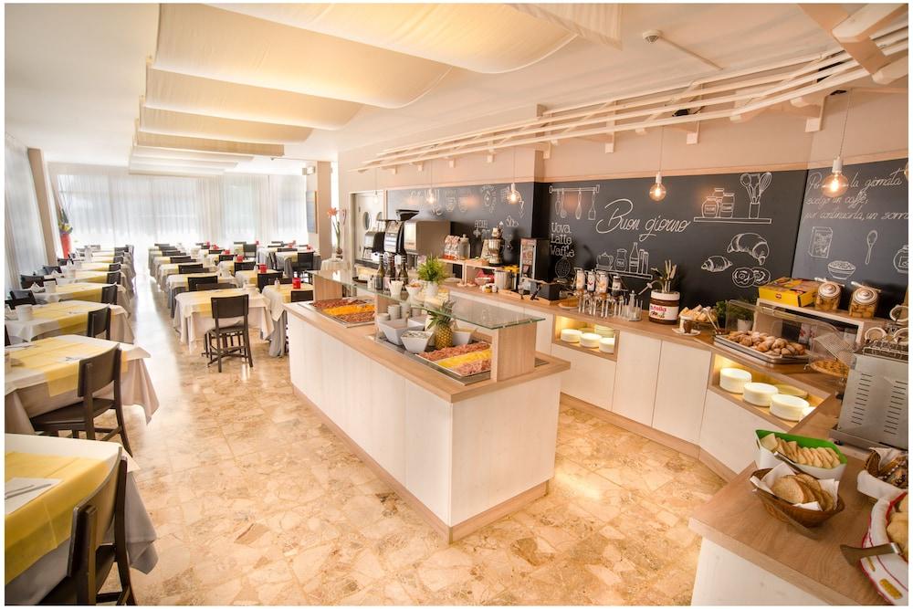 Hotel Azzorre Lido di Jesolo Ngoại thất bức ảnh