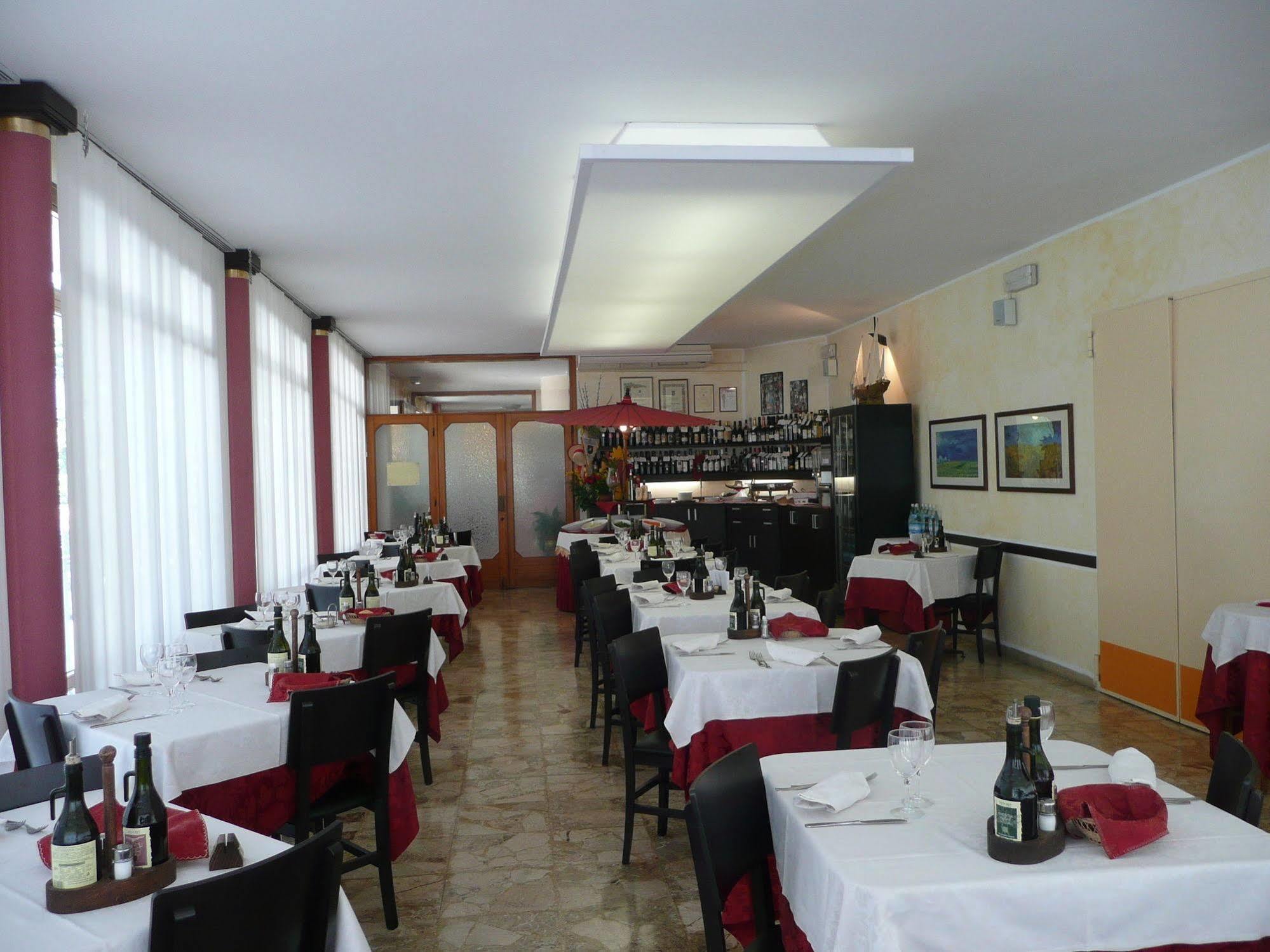 Hotel Azzorre Lido di Jesolo Ngoại thất bức ảnh